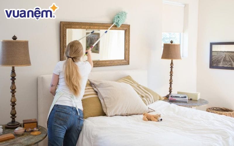 Vệ sinh phòng ngủ sẽ giúp hạn chế tình trạng dị ứng do bụi bẩn, vi khuẩn