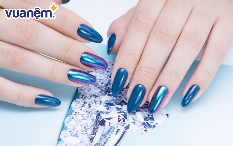 Nail tông màu xanh nhạt tạo nên cảm giác mát mẻ và dễ chịu.