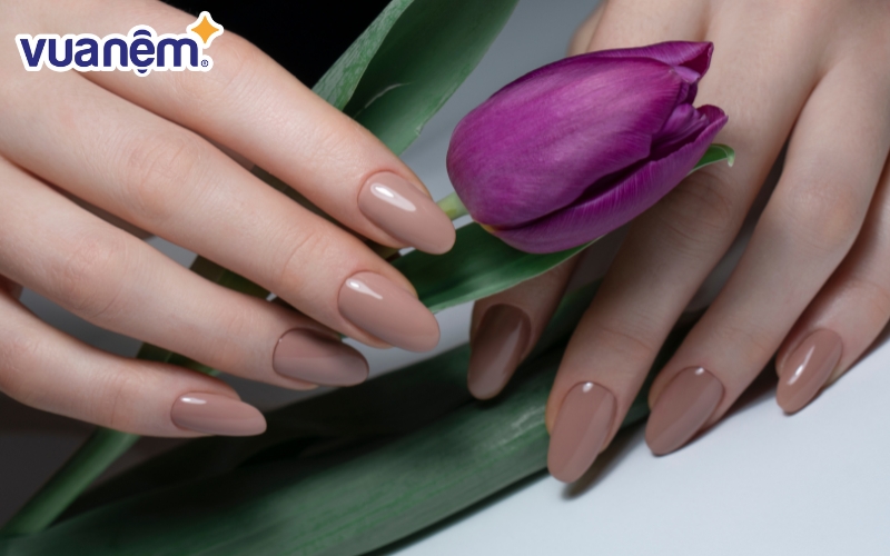 Bảng màu nail nude mang đến vẻ đẹp tinh tế