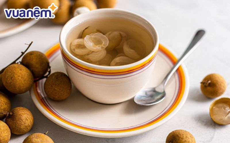 Bổ sung một ly trà long nhãn sẽ giúp bạn dễ ngủ và ngủ sâu giấc hơn