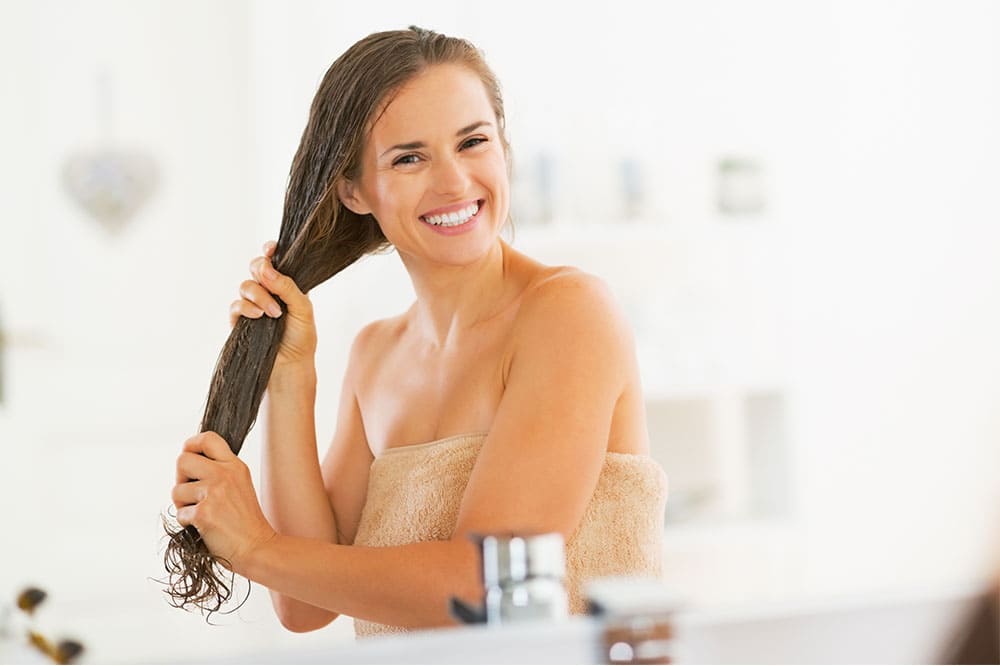 chăm sóc tóc trước khi ngủ với dầu dưỡng