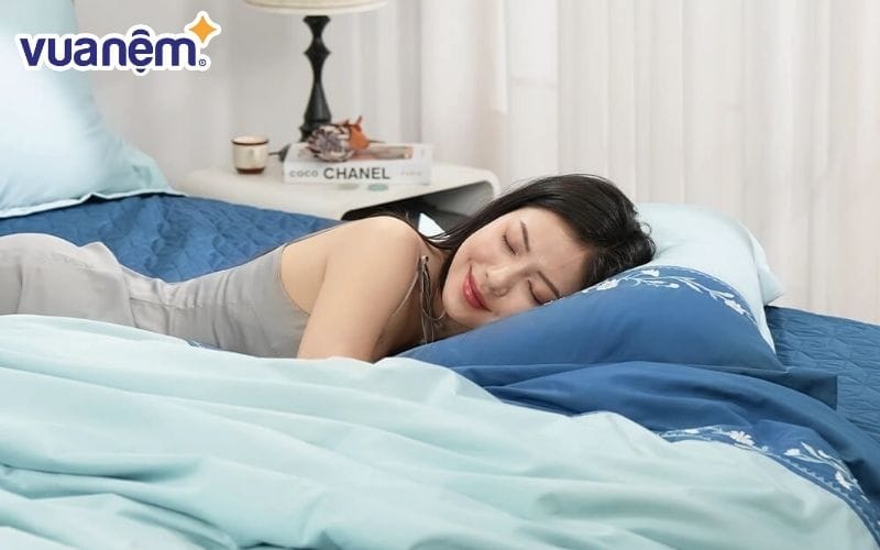 Mua chăn ga gối chất lượng cho phòng ngủ nhỏ tại Vua Nệm