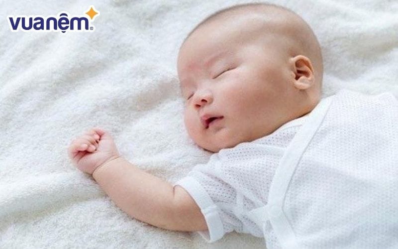 Chứng ngưng thở khi ngủ có thể khiến bé ngủ hay bị ra mồ hôi trộm