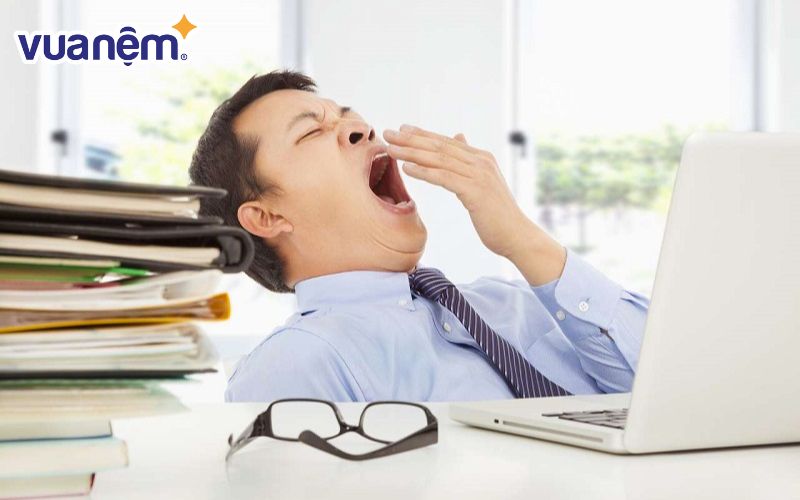 Thường xuyên buồn ngủ vào ban ngày là dấu hiệu rất rõ ràng cho thấy cơ thể đang thiếu ngủ nghiêm trọng