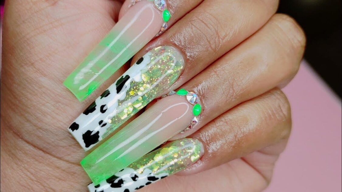 Nail bò sữa nhiều màu ánh xanh lá