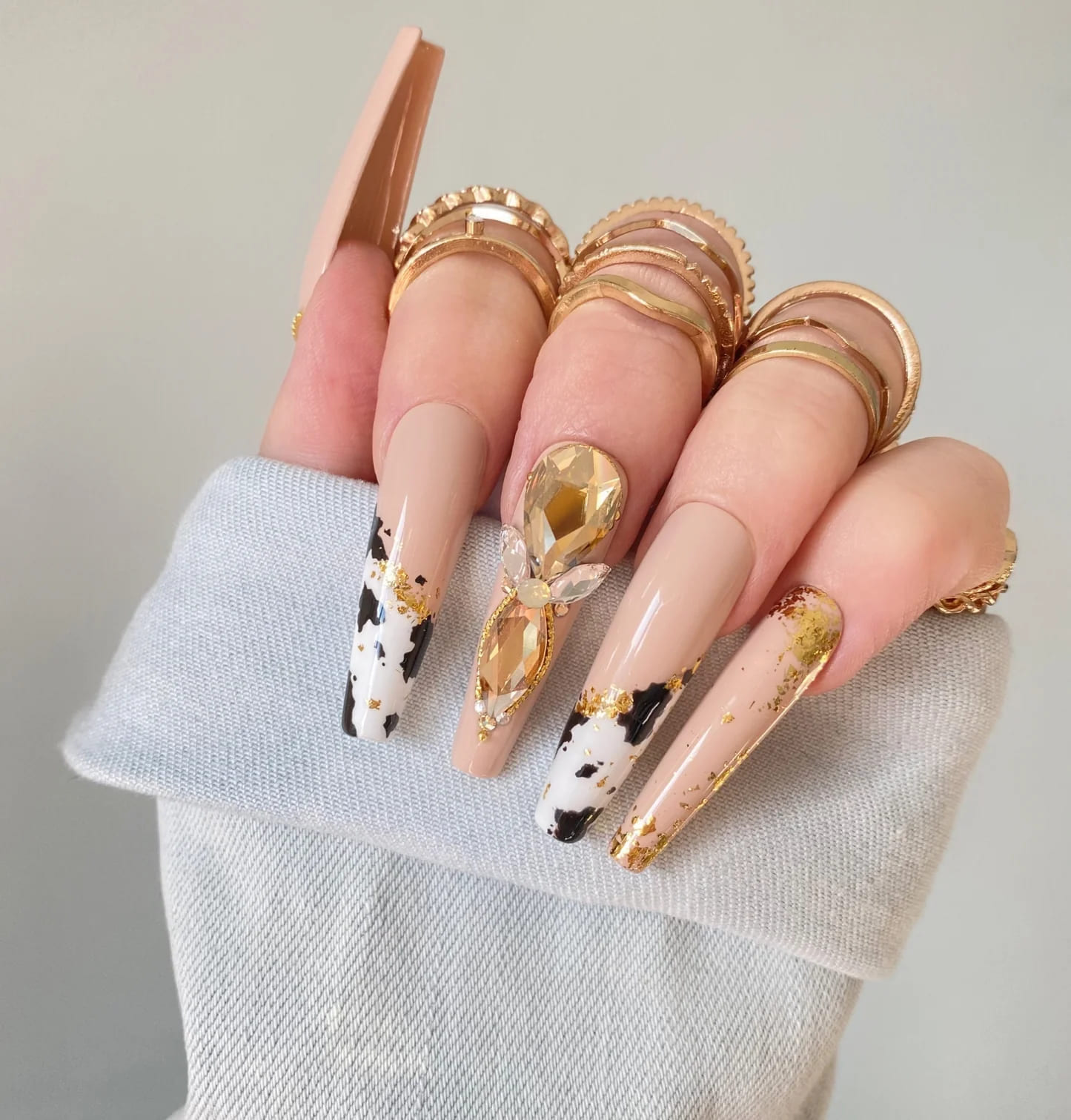 nail bò sữa kim tuyến vàng