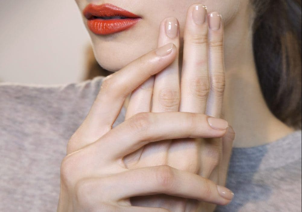 nail màu nude cho tông da lạnh