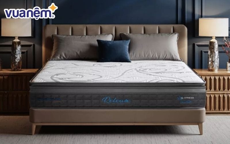 Phòng ngủ tân cổ điển thường có diện tích rộng, nội thất sang trọng