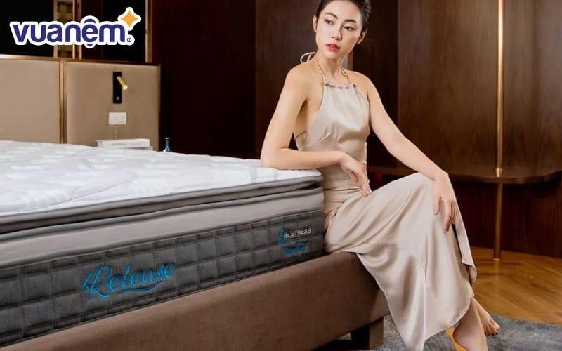 Nệm lò xo thiết kế sang trọng phù hợp với phòng ngủ tân cổ điển