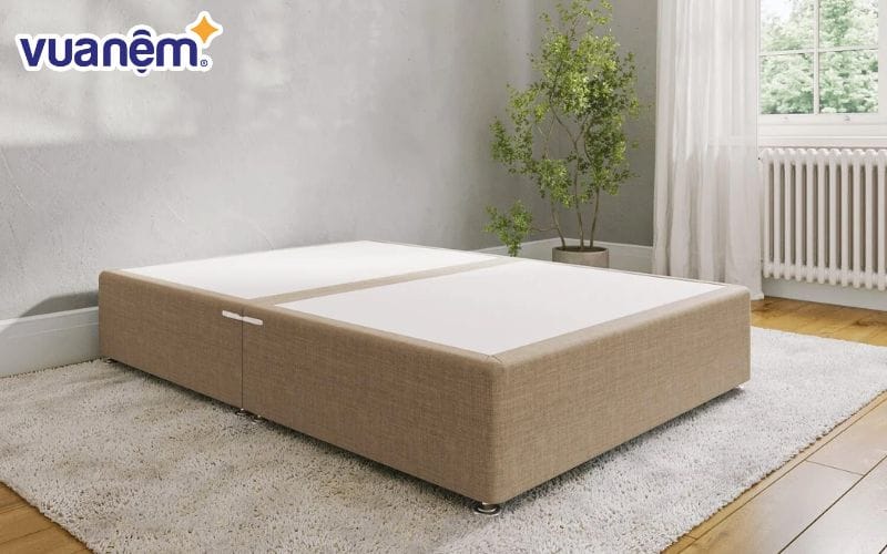 Divan hay đi văng, là 1 kiểu ghế/giường ngủ sử dụng phổ biến trong khách sạn