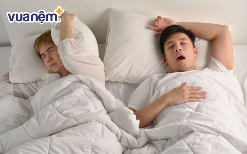 Ngáy ngủ khiến người nằm cùng giường khó chịu