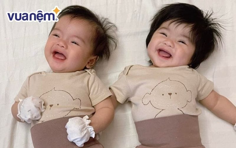 Những khó khăn khi chăm sóc cặp song sinh mà bố mẹ nên biết