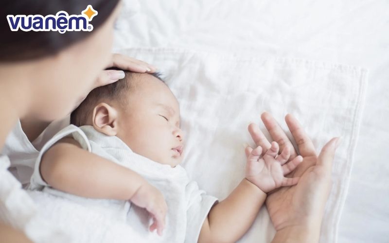 Chứng ngưng thở khi ngủ có thể khiến bé ngủ hay bị ra mồ hôi trộm