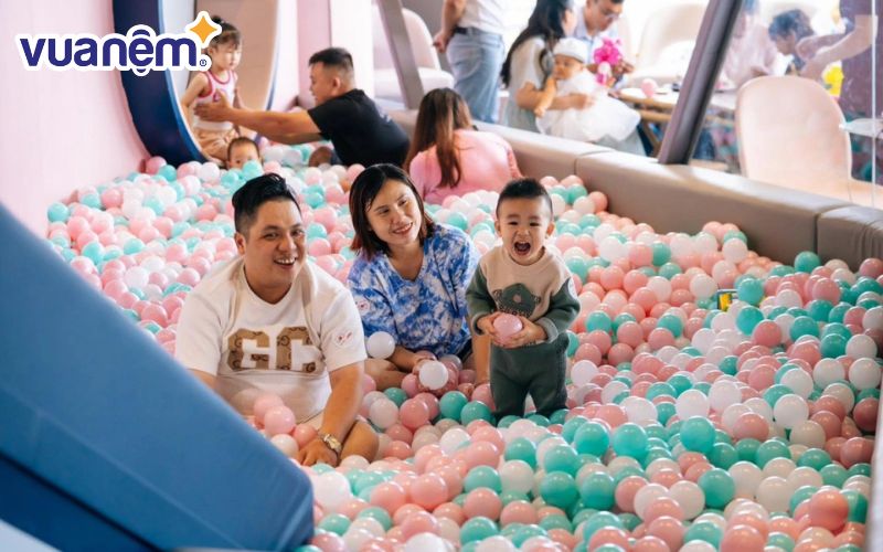 Tại Con Cưng Kids Café, trẻ em có thể thỏa sức tham gia vào nhiều trò chơi