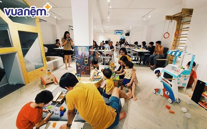 Lollipop Kids Café nổi tiếng với mô hình cafe kết hợp khu vui chơi cho trẻ