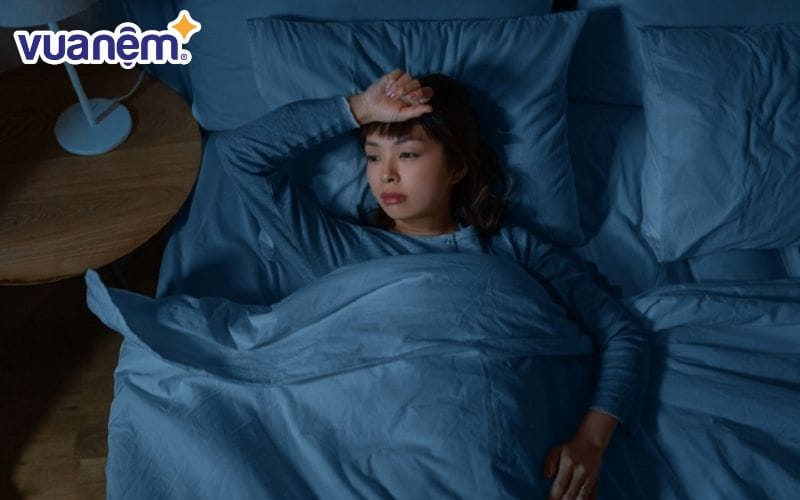Chăn ga gối đệm giá rẻ làm từ vải kém chất lượng khiến người dùng khó chịu