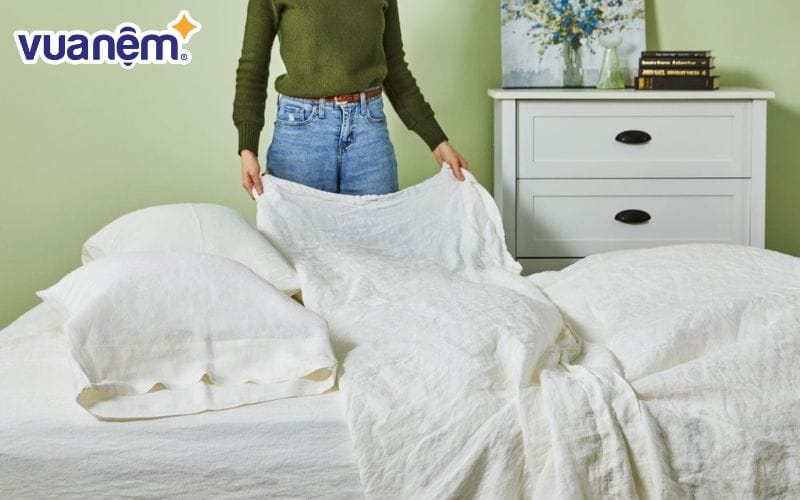 Chăn ga gối đệm giá rẻ dễ bị hư hỏng, thường xuyên phải thay mới