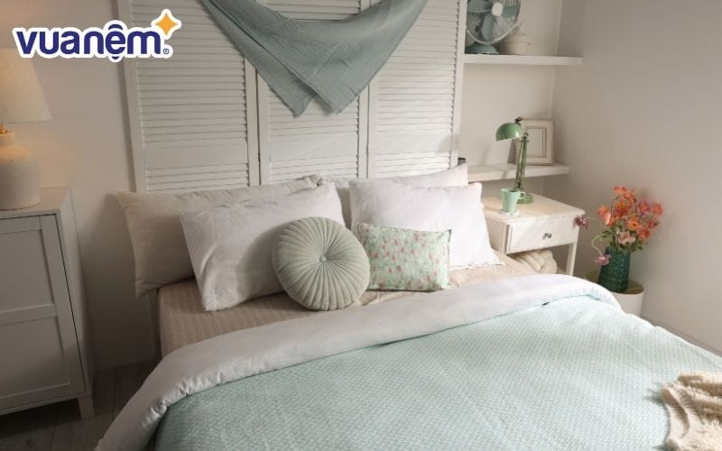 Lựa chọn vỏ gối có thiết kế và màu sắc phù hợp phòng ngủ
