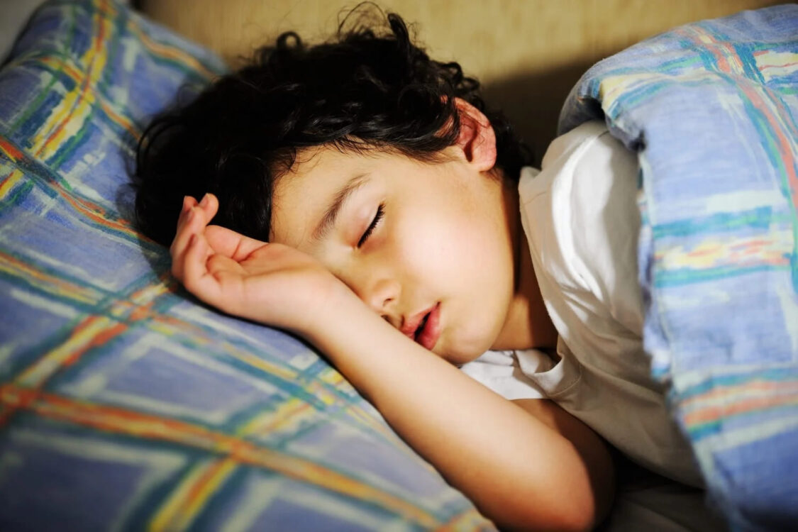 uống DHA giúp trẻ ngủ ngon không