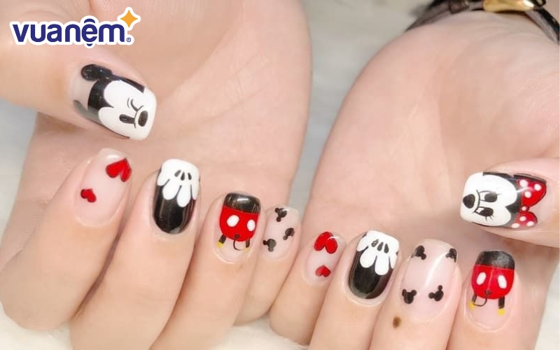 <em>Bộ nail hoạt hình chuột Minnie có thể mang lại vẻ tinh nghịch</em>