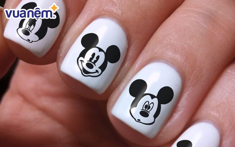 <em>Bộ nail chuột Mickey vô cùng đáng yêu</em>