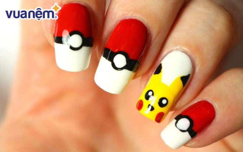 <em>Bộ móng tay hình pikachu siêu dễ thương</em>