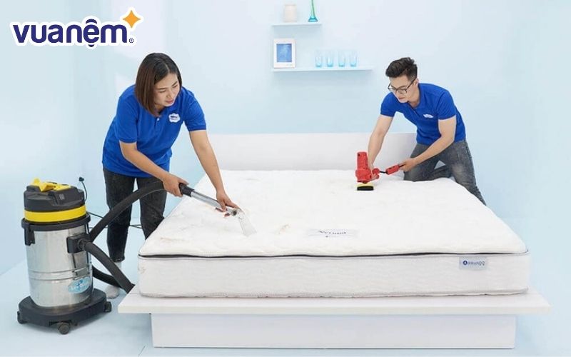 Hãy đưa nệm đến cửa hàng để làm vệ sinh mỗi tháng một lần