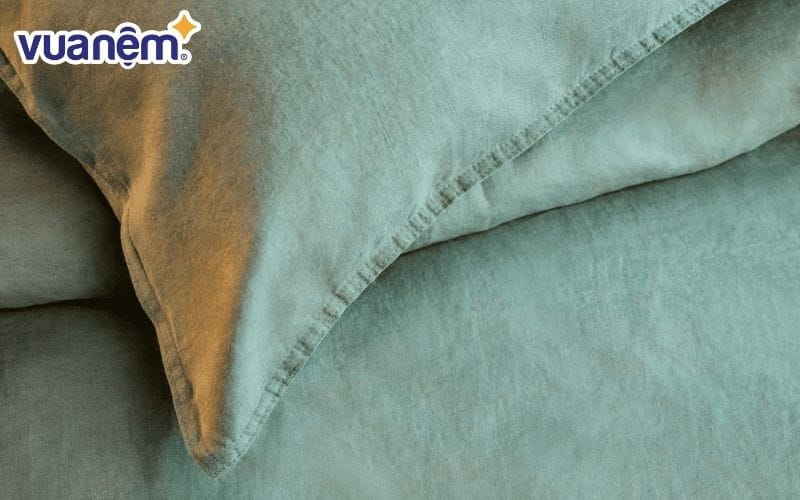 Vỏ gối làm từ vải polyester có giá phải chăng
