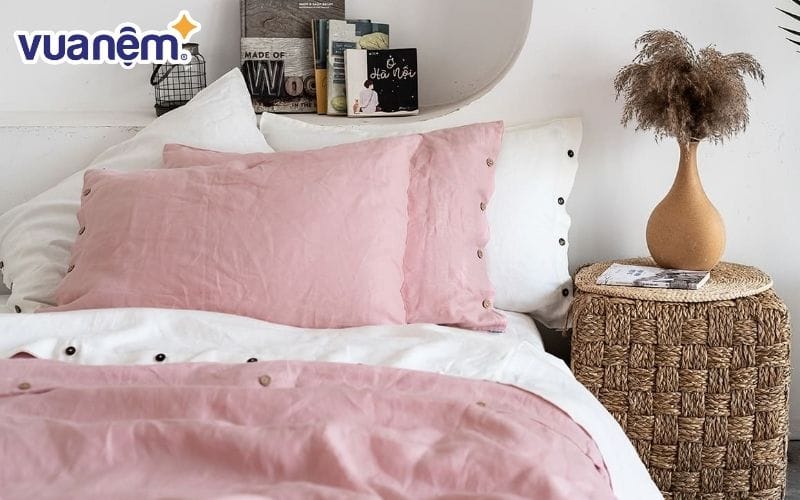 Vỏ gối vải lanh cho cảm giác ấm áp phù hợp với mùa đông
