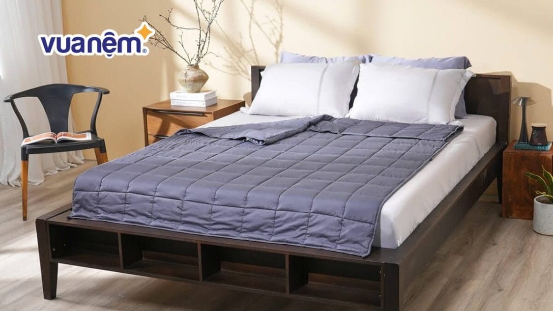 Tại sao đắp chăn nặng có thể giúp ngủ ngon hơn?