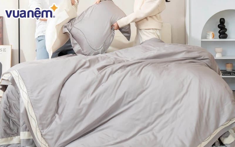 Độ mềm mại, khả năng thấm hút, độ bền màu phụ thuộc vào chất liệu