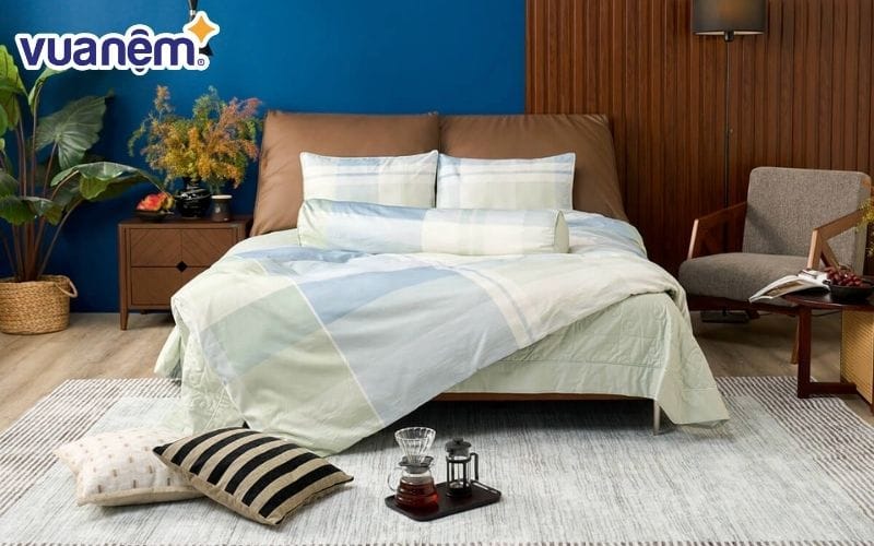 Nên lựa chọn những bộ chăn ga gối có màu sắc hài hòa với tổng thể căn phòng