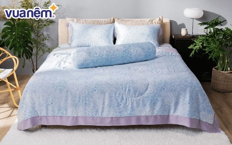 Những gam màu nóng nên tránh vì sẽ gây cảm giác bí bách cho mùa hè