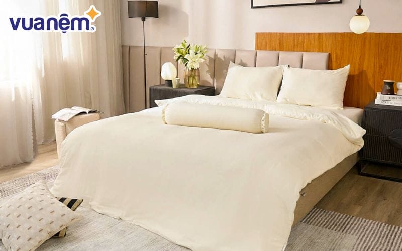 Với phòng ngủ phong cách Nhật Bản nên ưu tiên ga giường trơn, ít họa tiết và chất liệu thân thiện