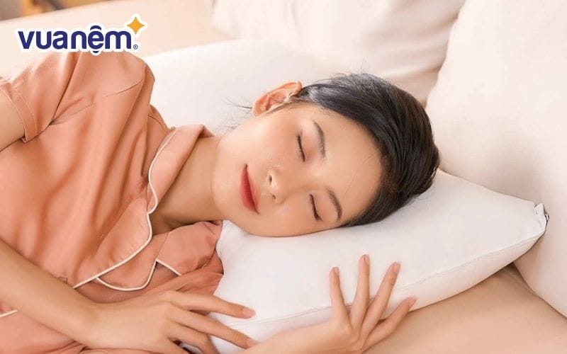 Gối tơ tằm còn giúp bảo vệ làn da khỏi ma sát khi ngủ