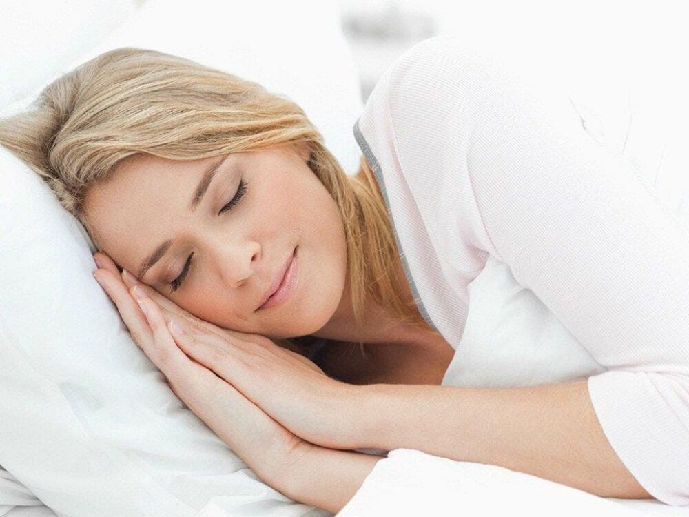 kê cao gối ngủ để tránh ngủ ngáy