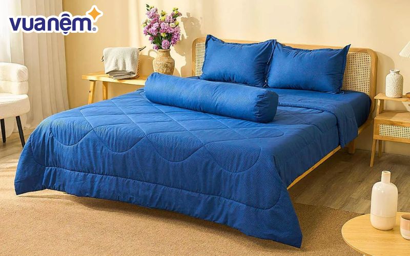 Những gam màu nóng nên tránh vì sẽ gây cảm giác bí bách cho mùa hè