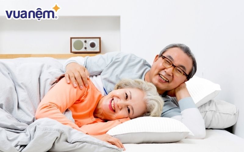 Việc lựa chăn ga gối cho người lớn tuổi trước hết nên bắt đầu từ việc lựa chọn nệm phù hợp