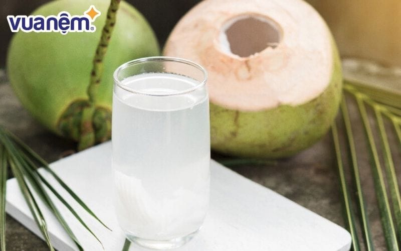  Lưu ý cần biết khi uống nước dừa