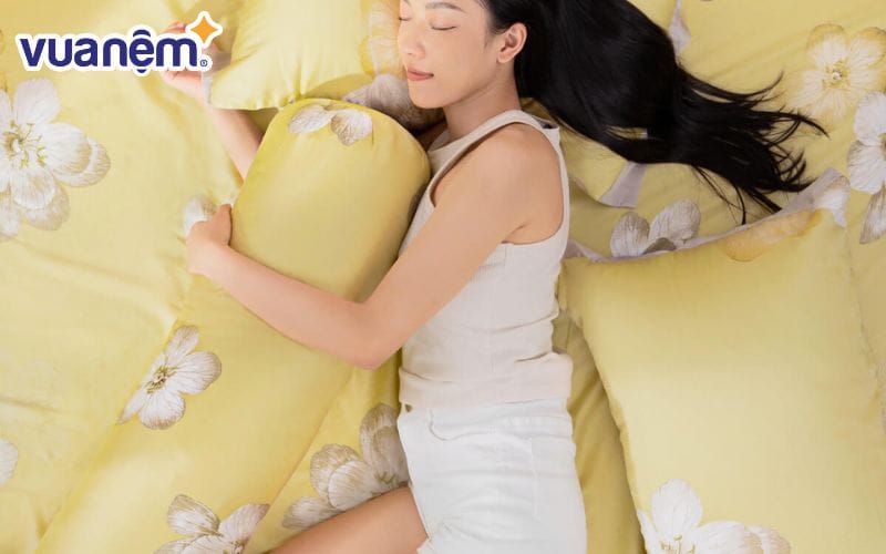 Bộ chăn ga gối màu vàng dành cho người yêu thích sự quý phái và sang trọng