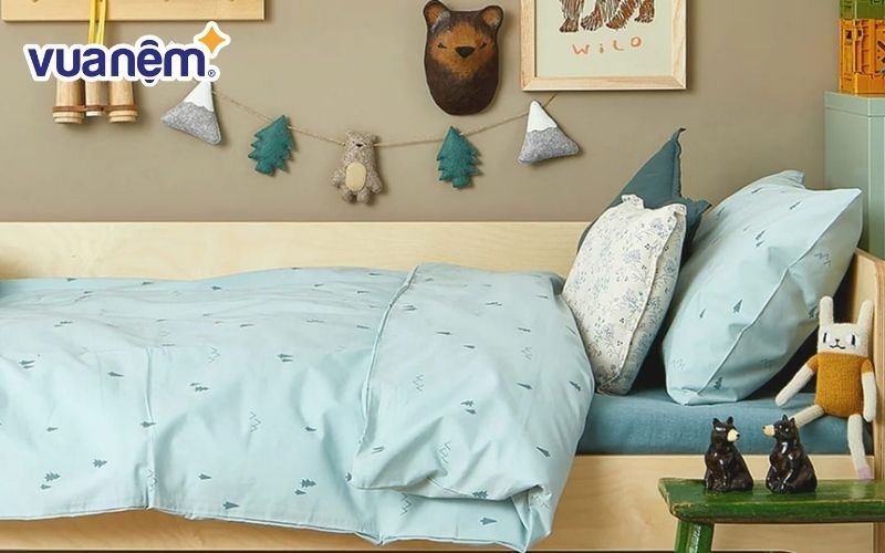 Nên ưu tiên chăn ga có màu sắc trang nhã cho phòng ngủ bé trai từ 9 - 12 tuổi