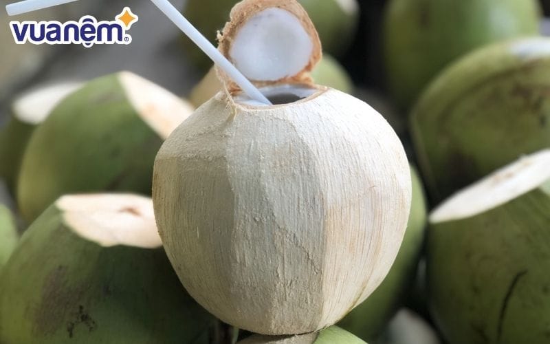 Nước dừa hỗ trợ giảm cân hiệu quả