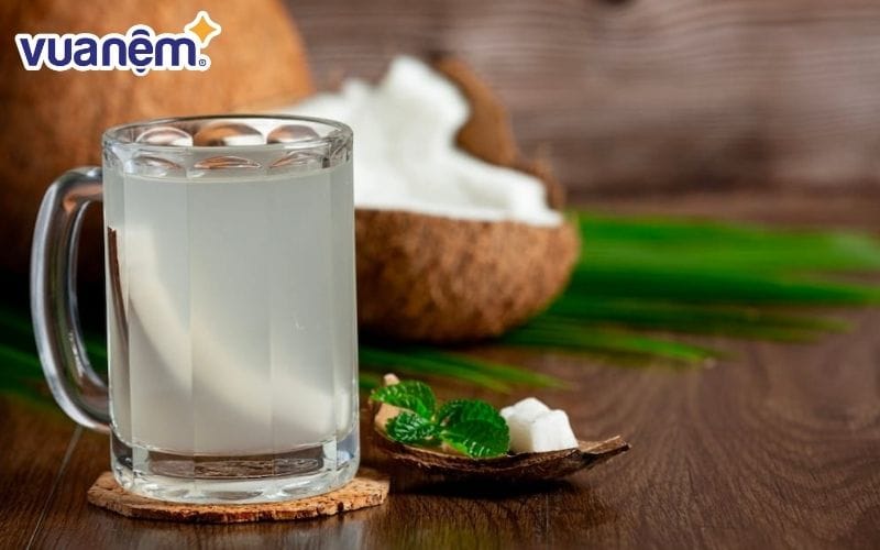 Những lợi ích của nước dừa đối với sức khỏe người dùng