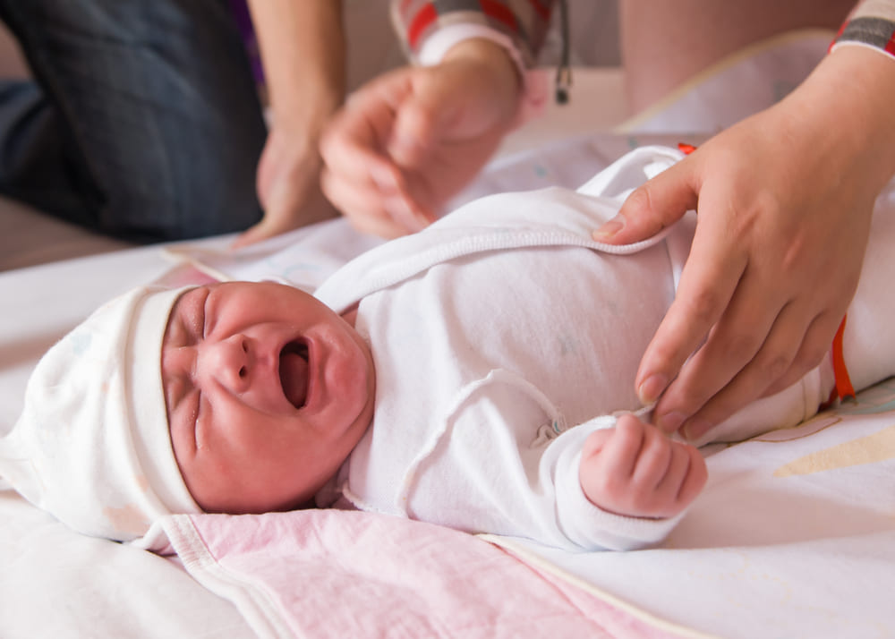  Tại sao trẻ sơ sinh dễ bị nặng vía