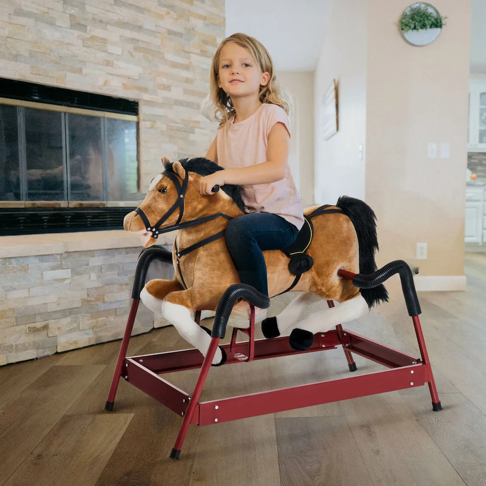 Ngựa bập bênh luôn kích thích sự tò mò và khả năng phát triển trí tuệ ở trẻ