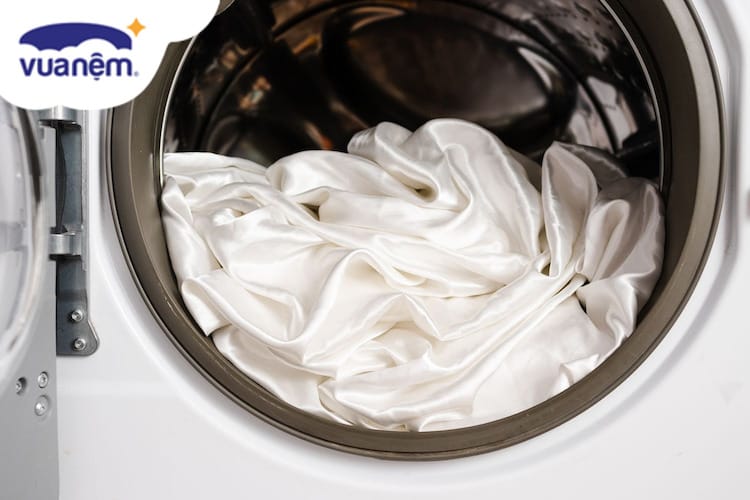 vệ sinh và bảo quản chăn ga gối vải lụa