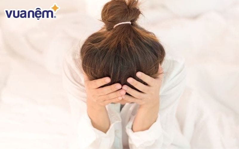 Xõa tóc hay buộc tóc quá chặt sẽ gây nên tình trạng đau đầu