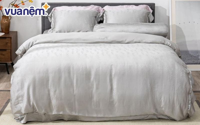 Các màu liên quan tới hành kim như trắng, xám đều thích hợp với người mệnh Thuỷ