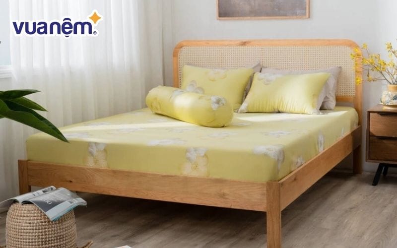 Bộ chăn ga gối màu vàng biểu tượng cho sự giàu sang, quyền uy và vinh hiển