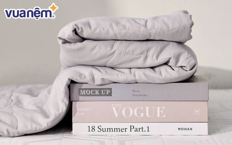 Bộ ga chun Goodnight Airsilk phù hợp với gia đình trẻ hoặc những ai yêu thích phong cách tối giản.